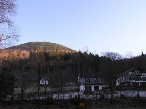 Hoch über dem kleinen Ortsteil Wiggeringhausen zeigte sich der Ohlenberg, das nächste Ziel.